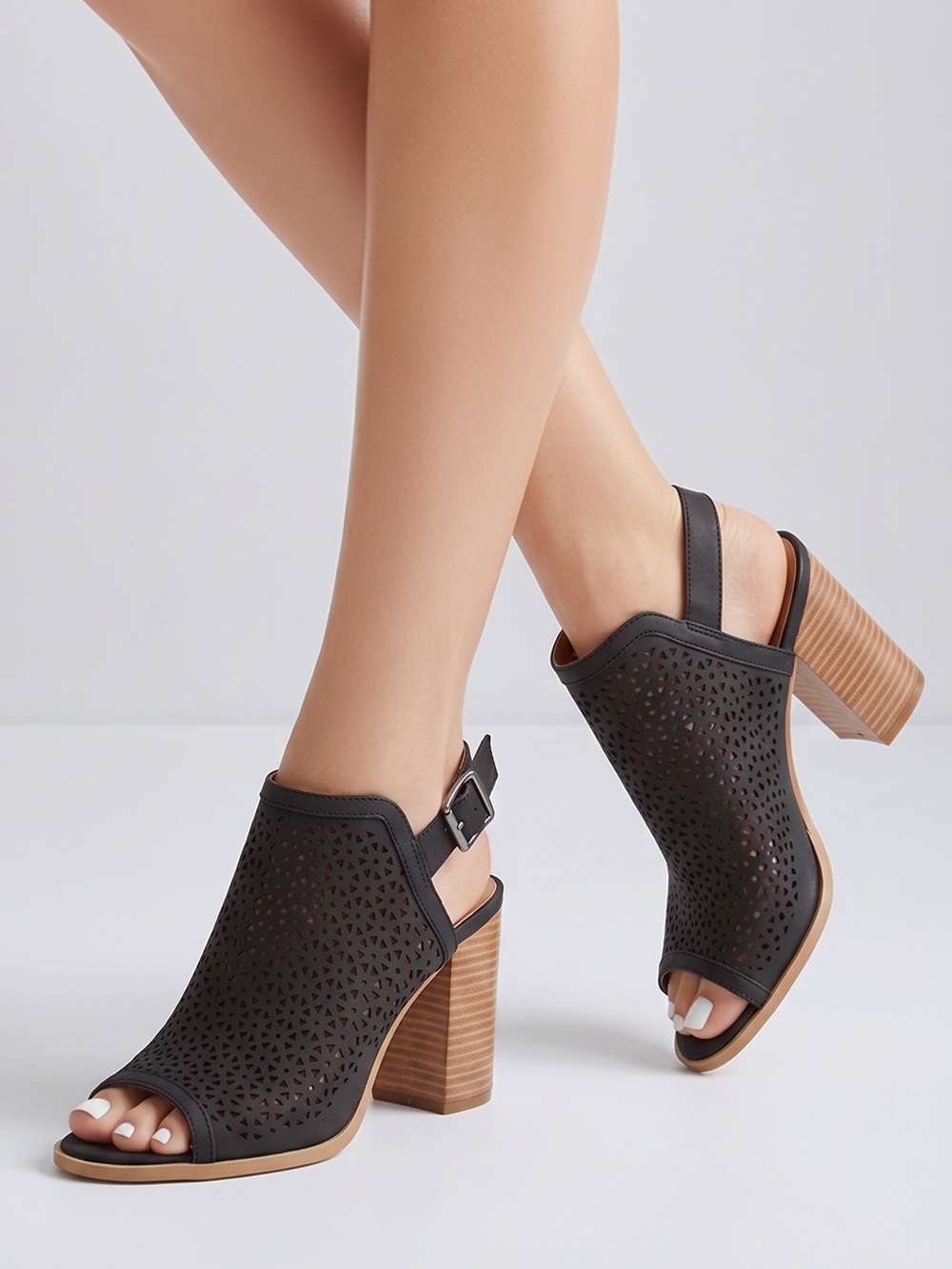 Universal threads bootie shoes‎ heels perforated uppers black size 10